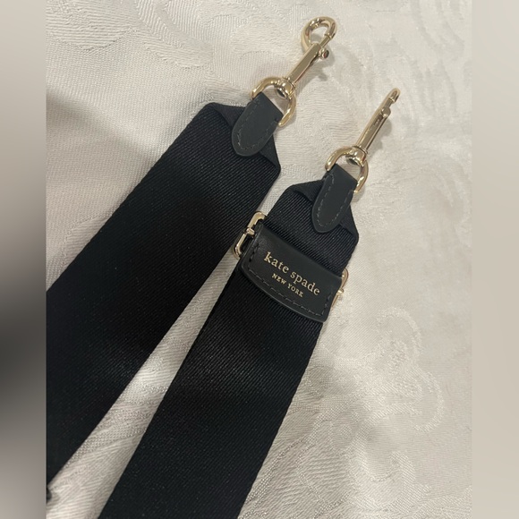 Kate Spade meets Disney’s Mickey & Minnie Mouse on this adorable little bag. - Picture 10 of 12